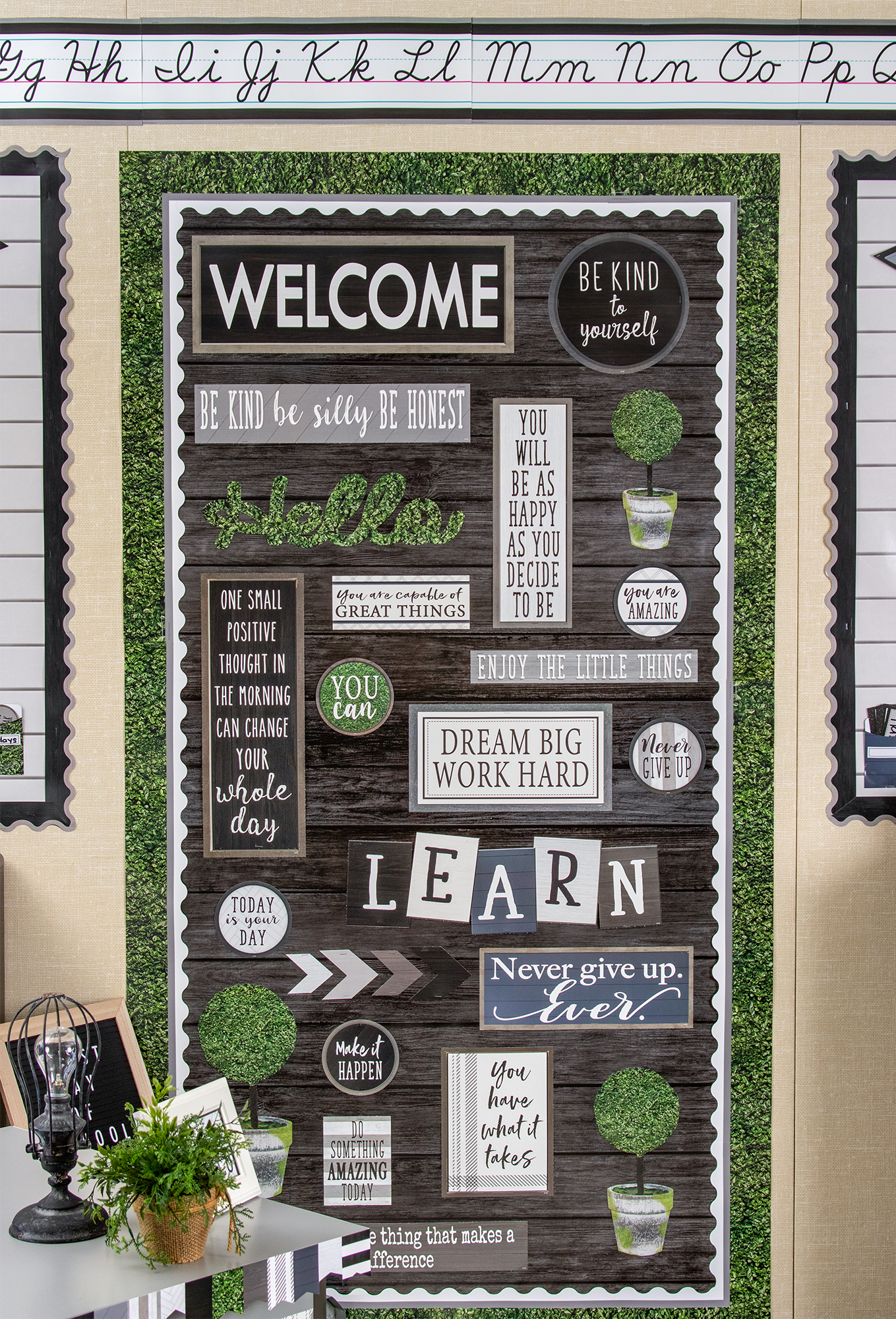 Gray Scalloped Border Trim - Image 2